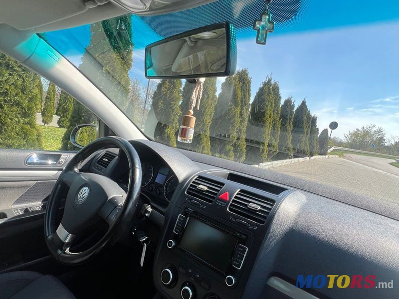 2005' Volkswagen Golf photo #6