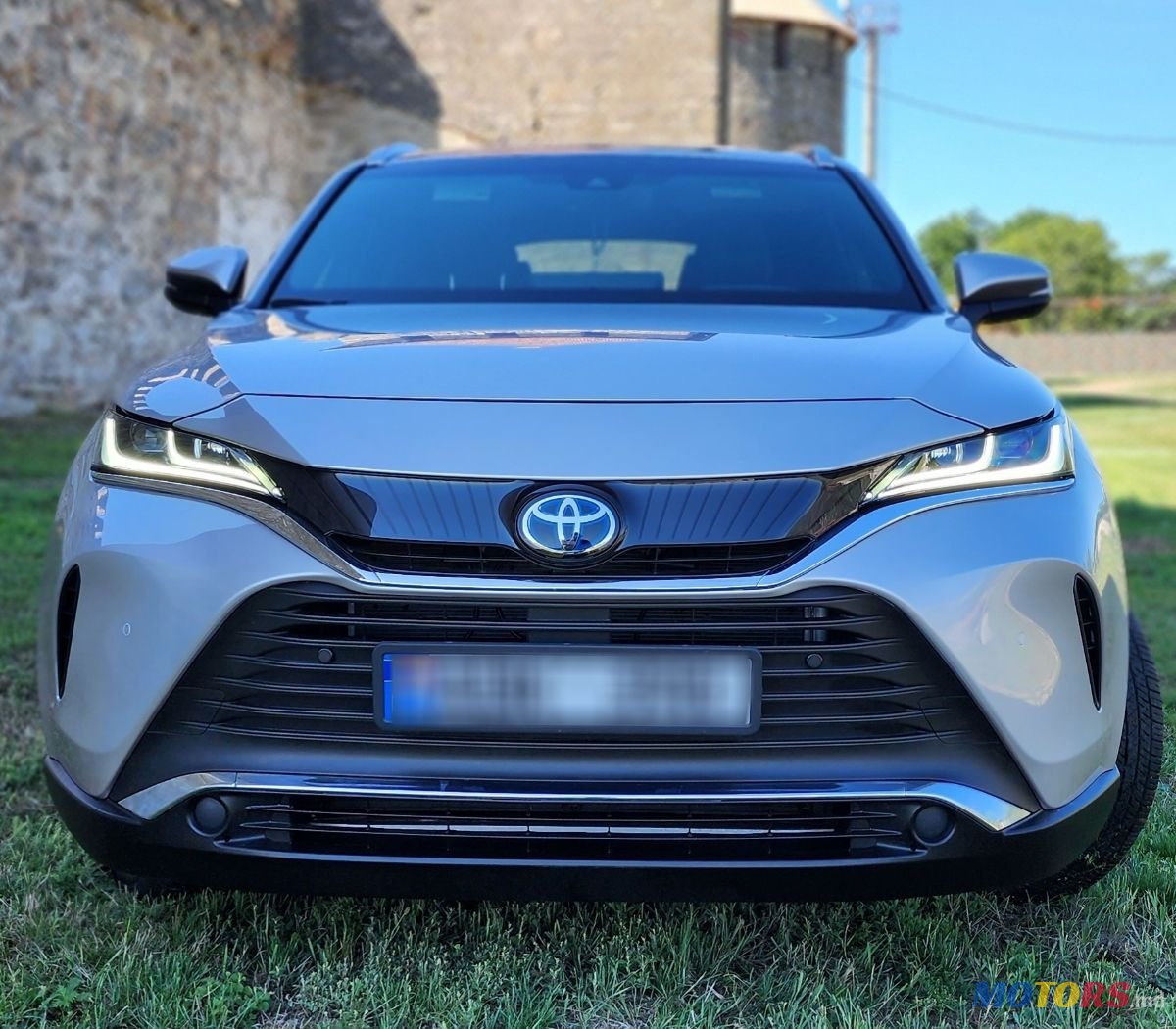 2022' Toyota Venza photo #1