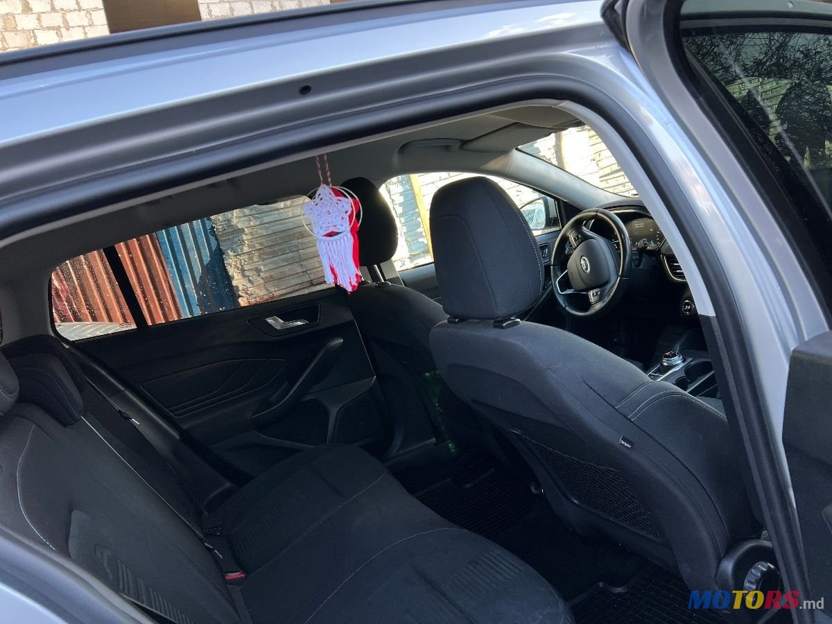 2020' Ford Focus photo #4