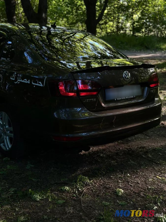 2011' Volkswagen Jetta photo #2