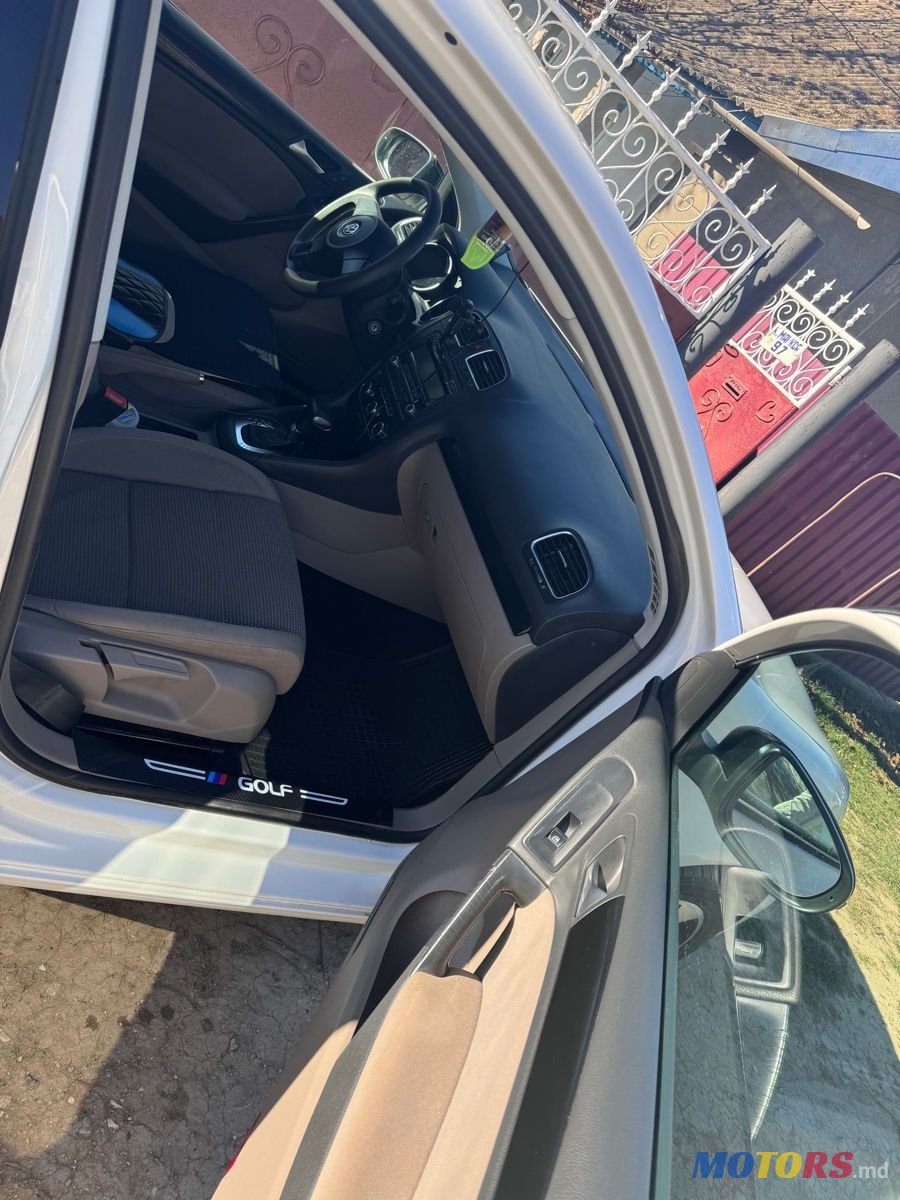 2009' Volkswagen Golf photo #6