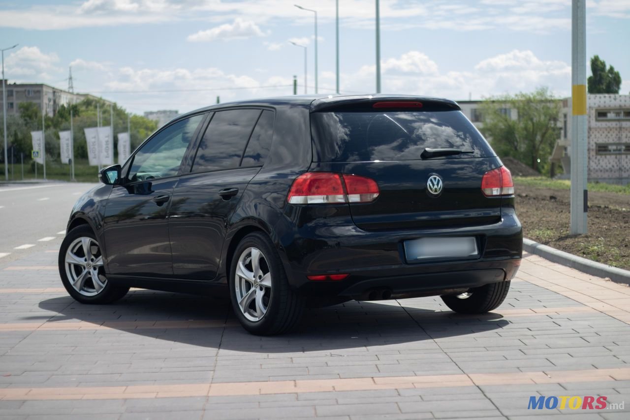 2009' Volkswagen Golf photo #3
