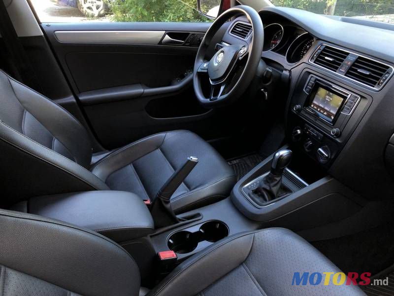 2016' Volkswagen Jetta photo #6