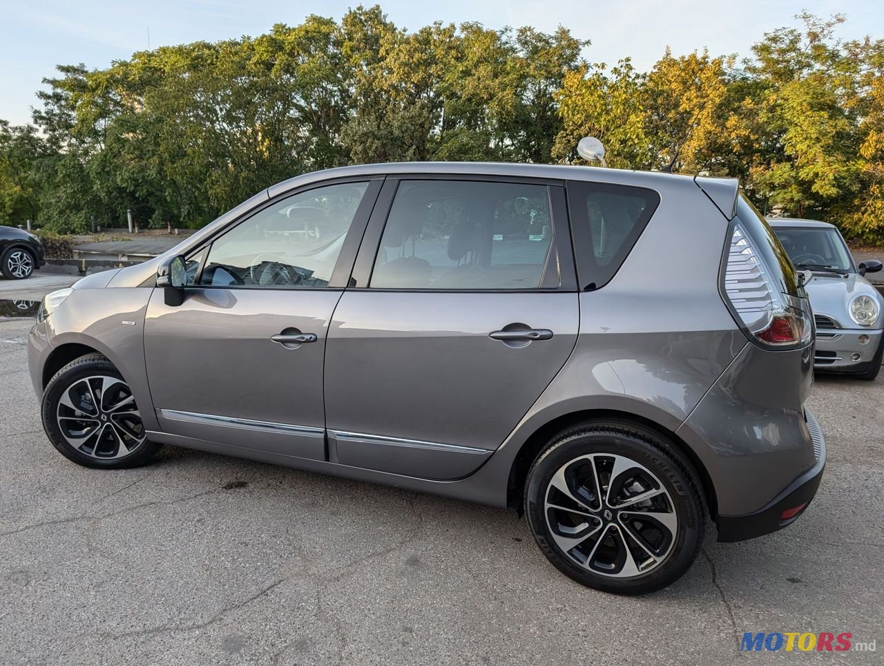2015' Renault Scenic photo #3