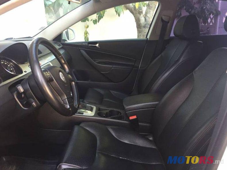 2008' Volkswagen Passat photo #2