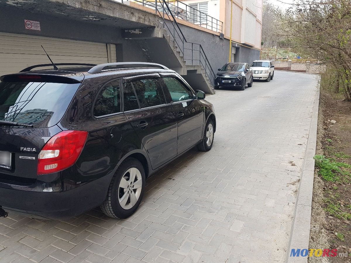 2013' Skoda Fabia photo #5