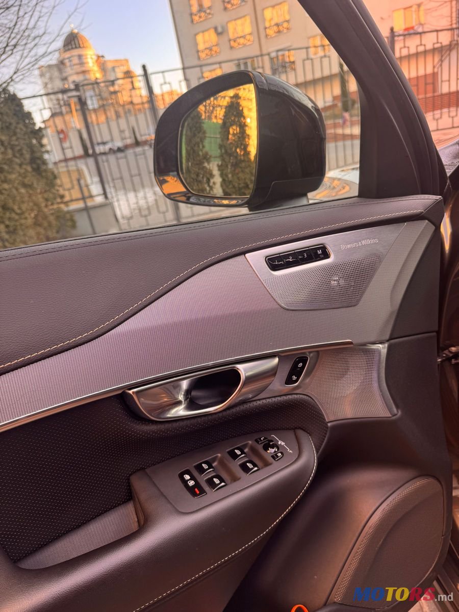 2021' Volvo XC90 photo #6