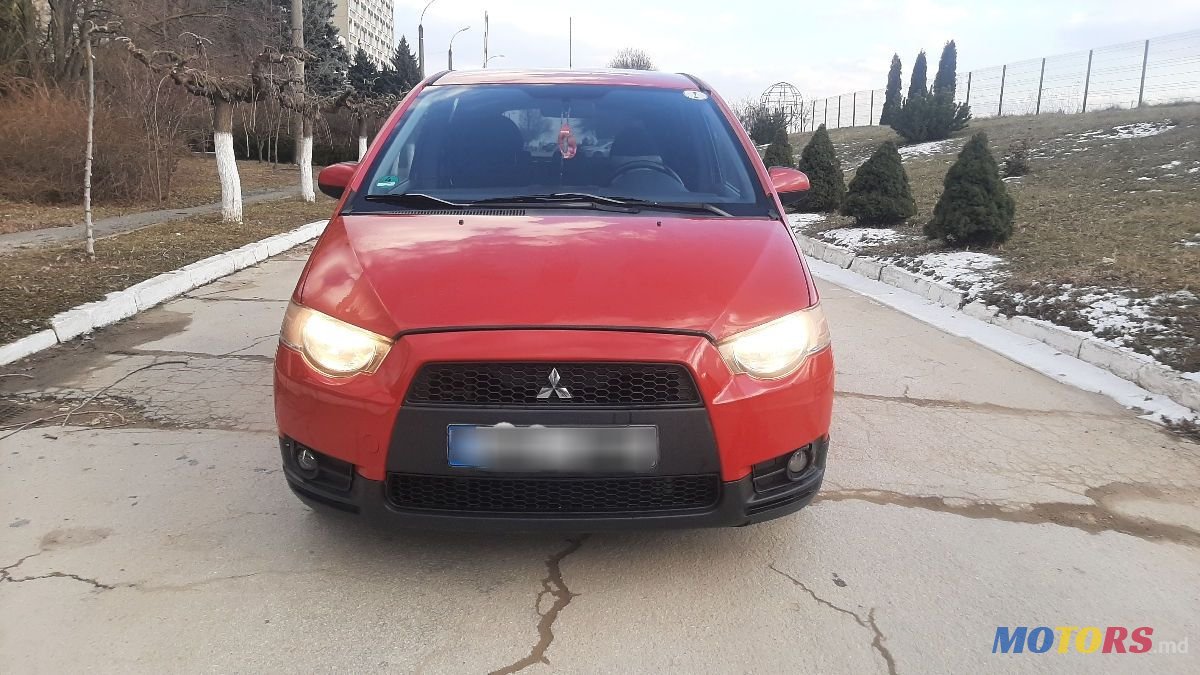 2008' Mitsubishi Colt photo #3