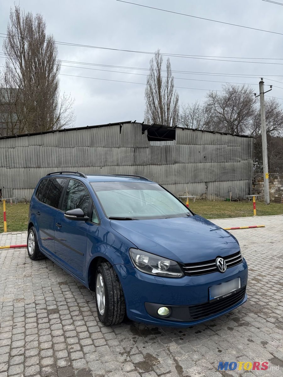 2011' Volkswagen Touran photo #5