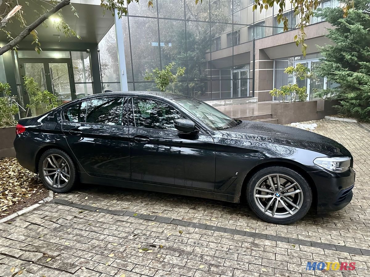 2020' BMW 5 Series photo #2