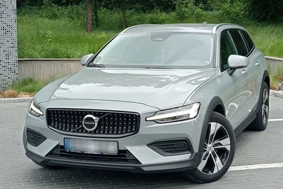 2024' Volvo V60 Cross Country