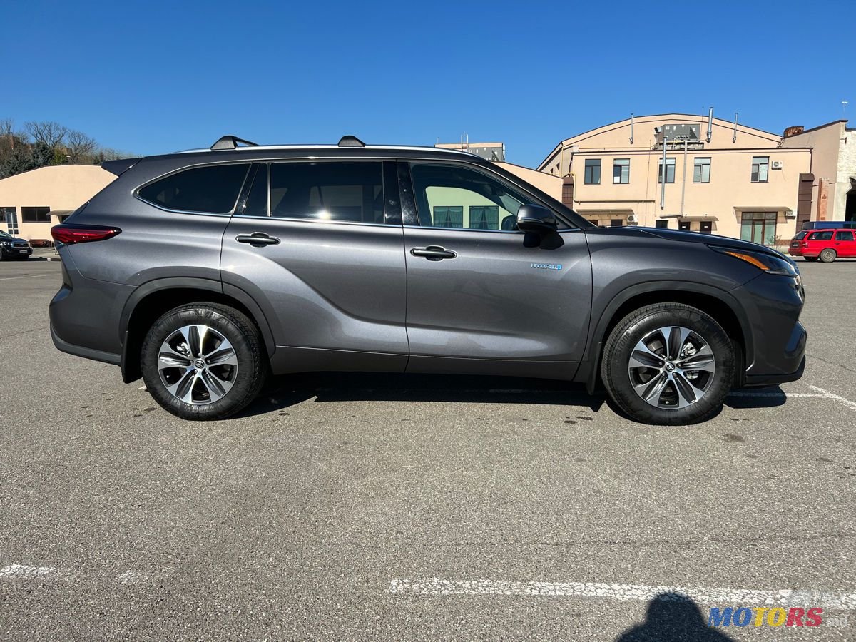 2021' Toyota Highlander photo #6