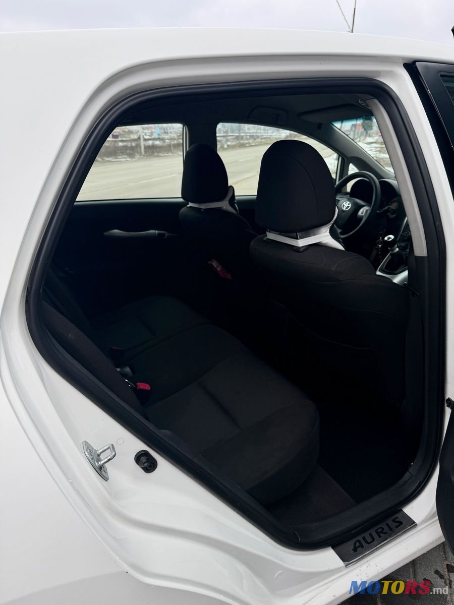 2012' Toyota Auris photo #4