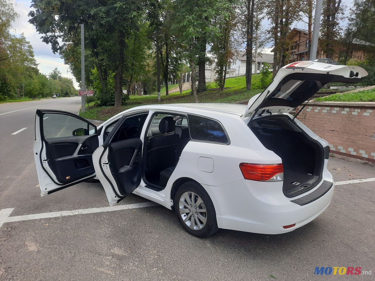 2009' Toyota Avensis photo #5