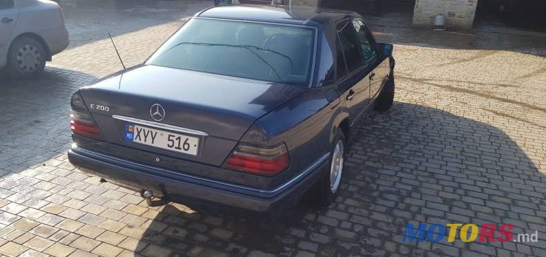 1995' Mercedes-Benz 124 photo #3