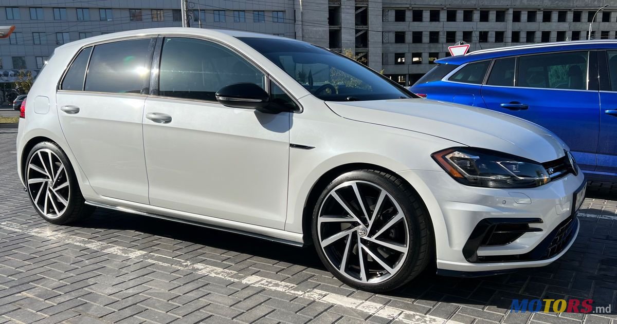 2019' Volkswagen Golf photo #4