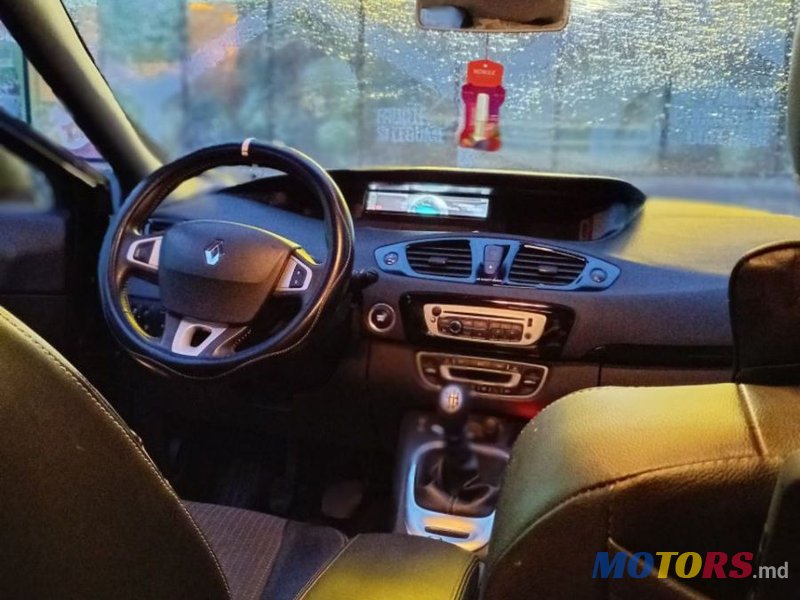 2012' Renault Grand Scenic photo #4