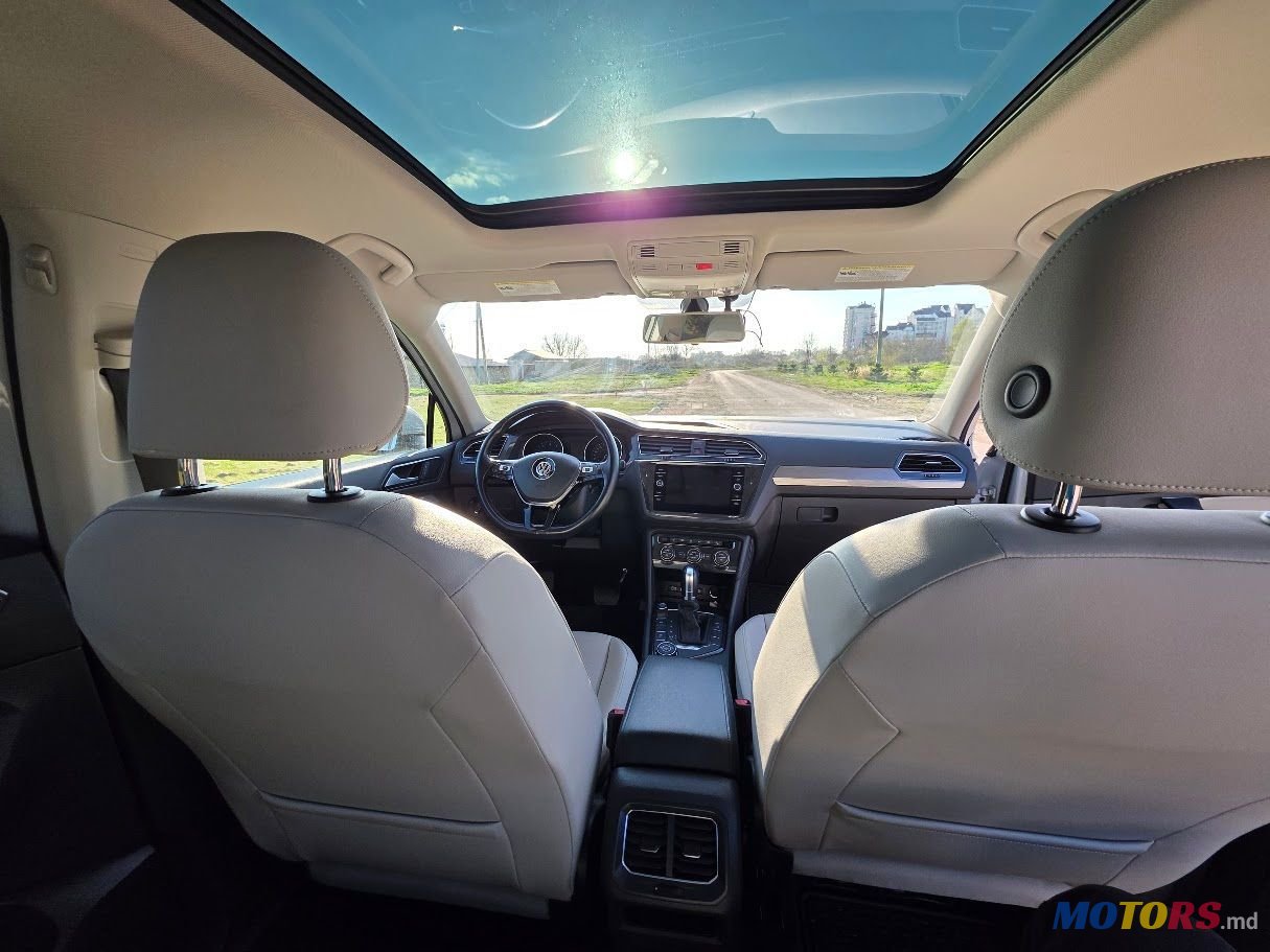 2017' Volkswagen Tiguan photo #4