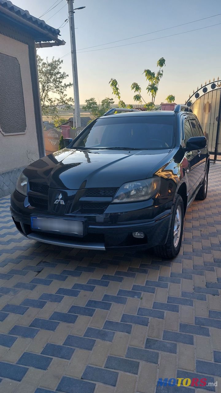 2005' Mitsubishi Outlander photo #1