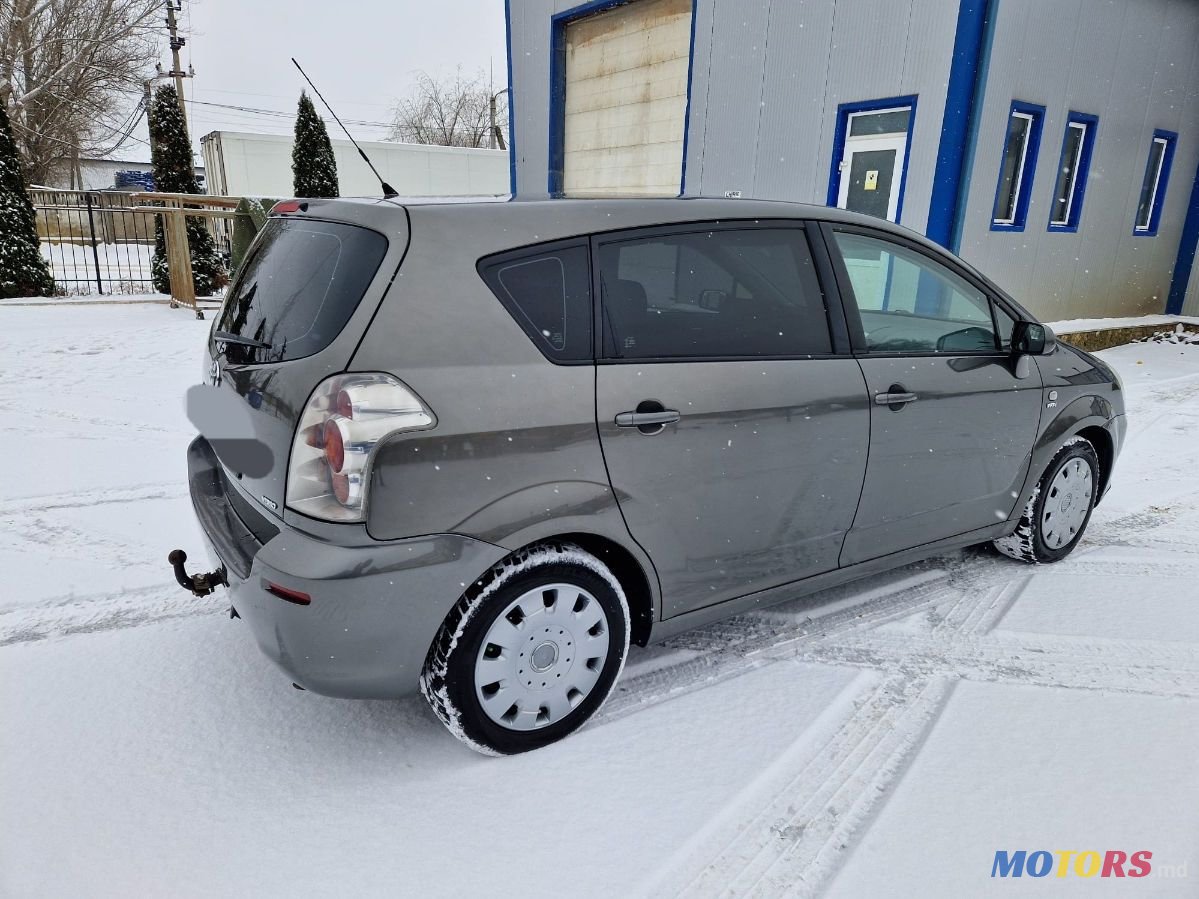 2005' Toyota Corolla Verso photo #3