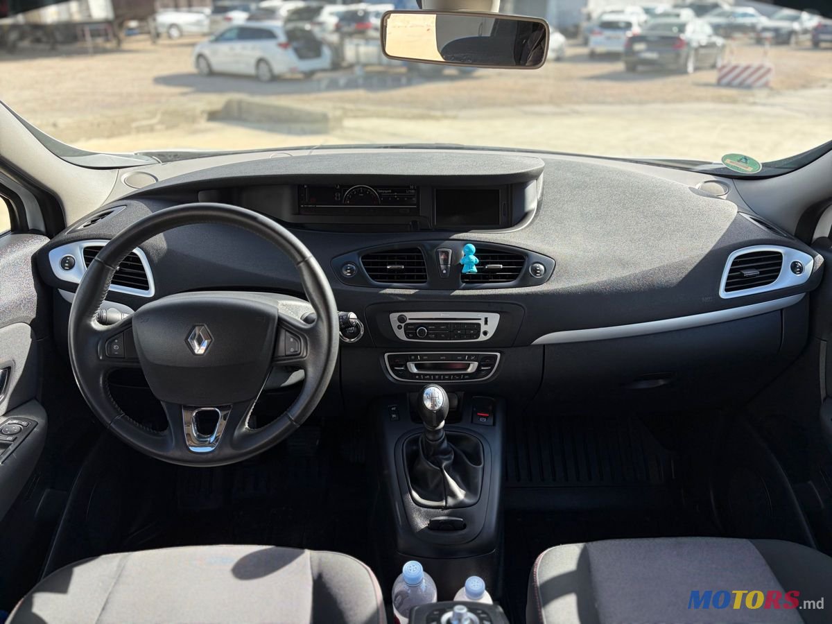 2014' Renault Scenic photo #5