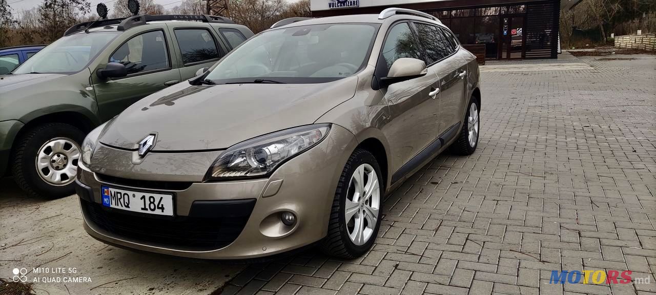 2011' Renault Megane photo #3