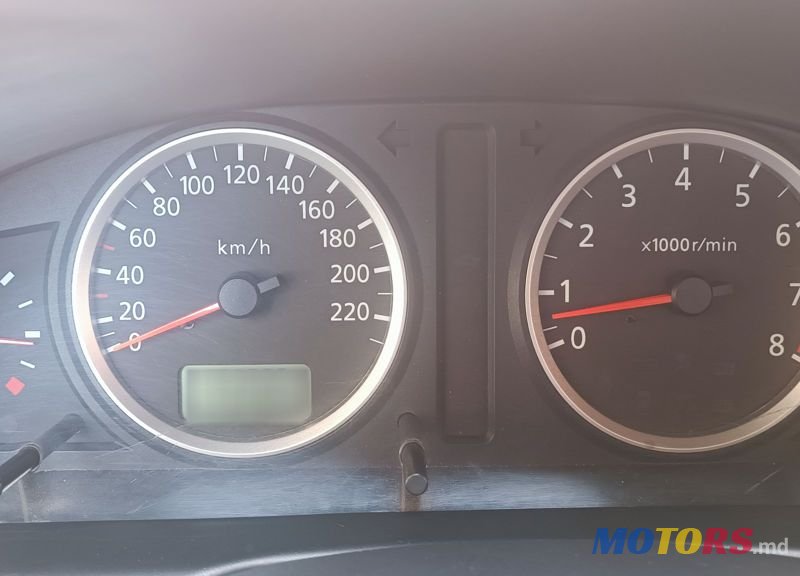 2004' Nissan Almera photo #5