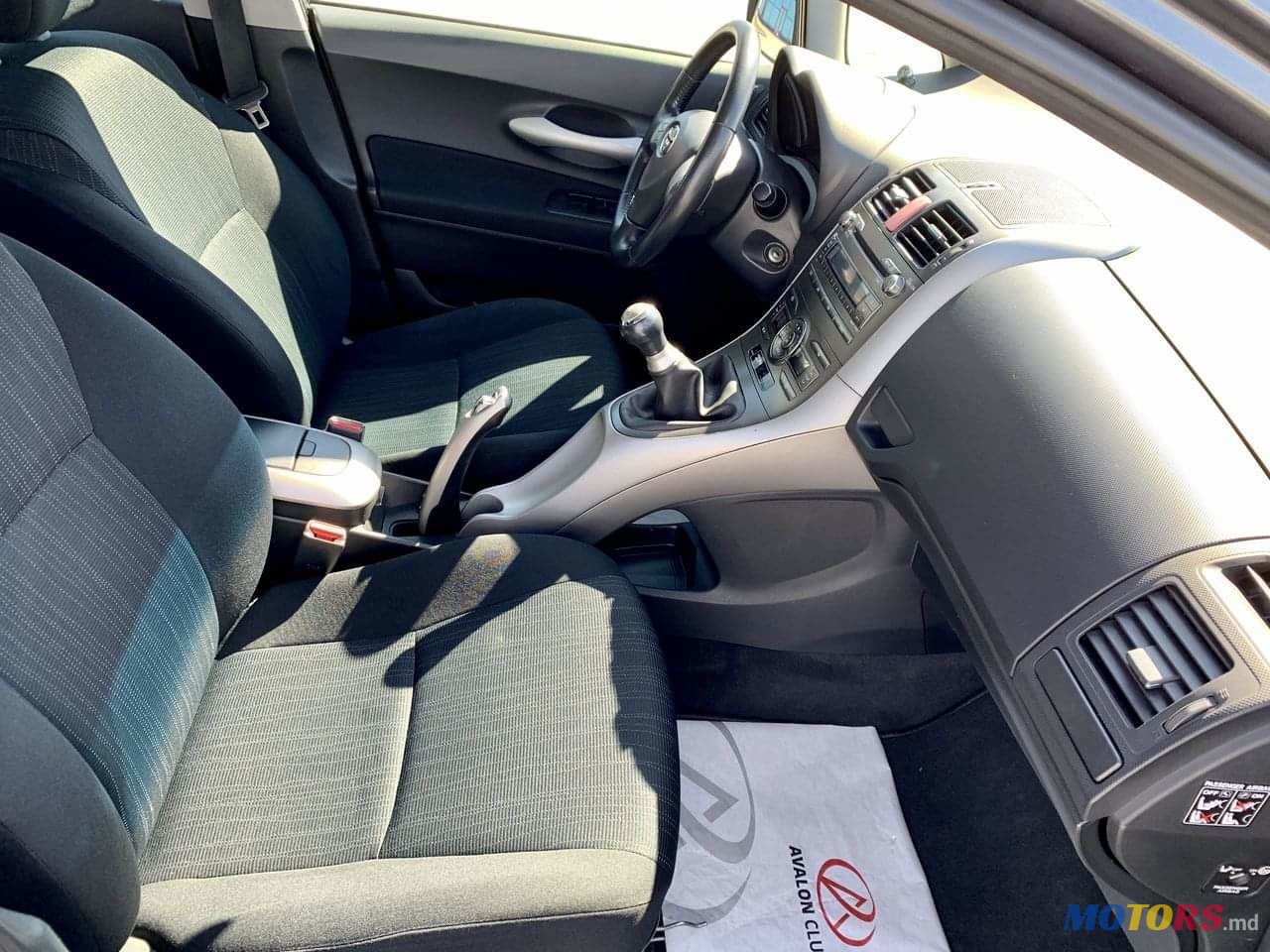 2007' Toyota Auris photo #6