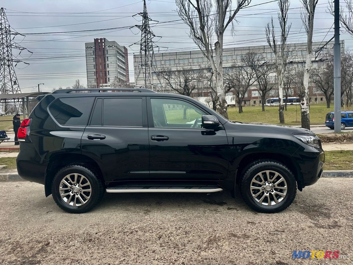 2019' Toyota Land Cruiser Prado photo #5