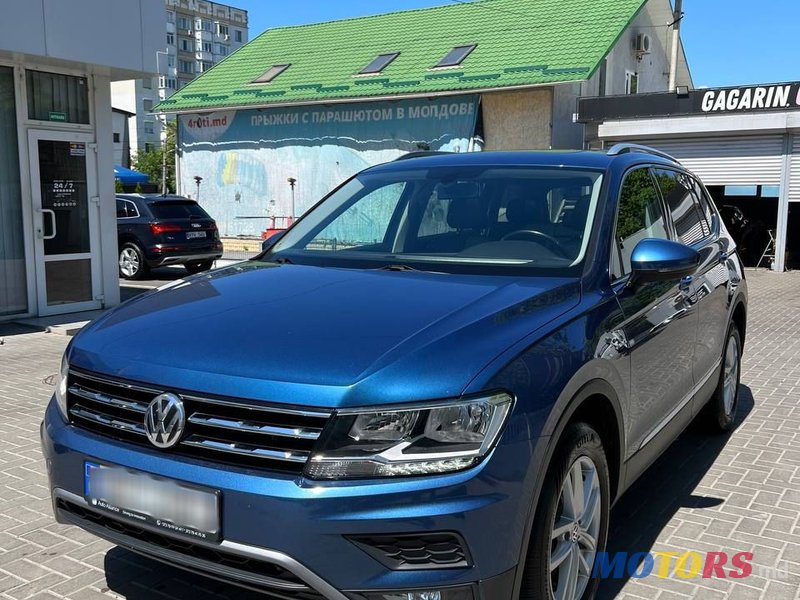 2017' Volkswagen Tiguan photo #1