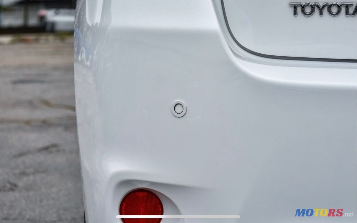 2012' Toyota Auris photo #2