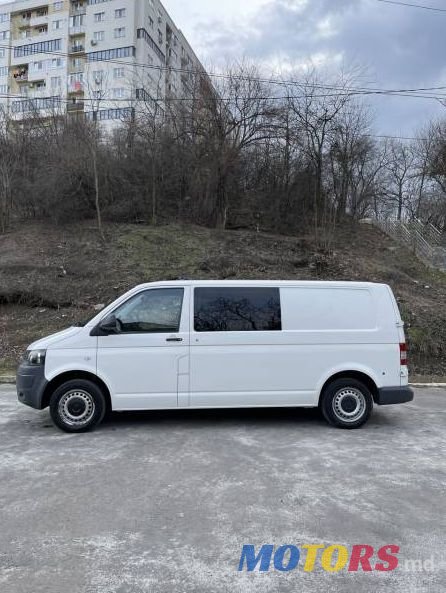 2011' Volkswagen Transporter photo #2