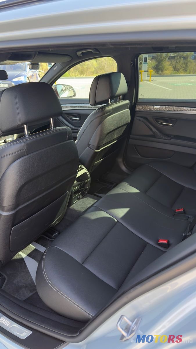 2014' BMW 5 Series Touring photo #6