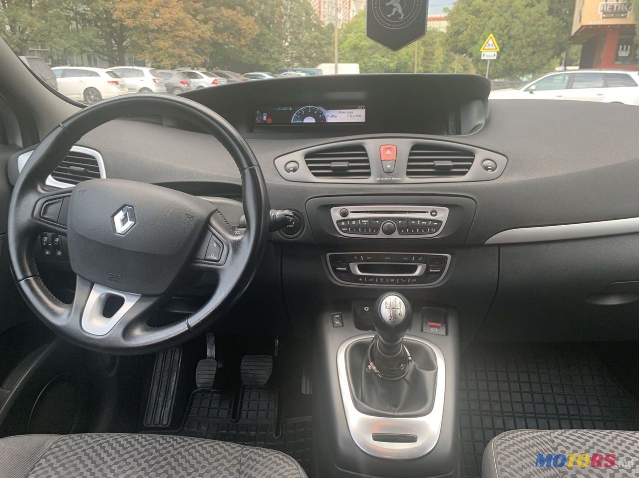 2011' Renault Scenic photo #5
