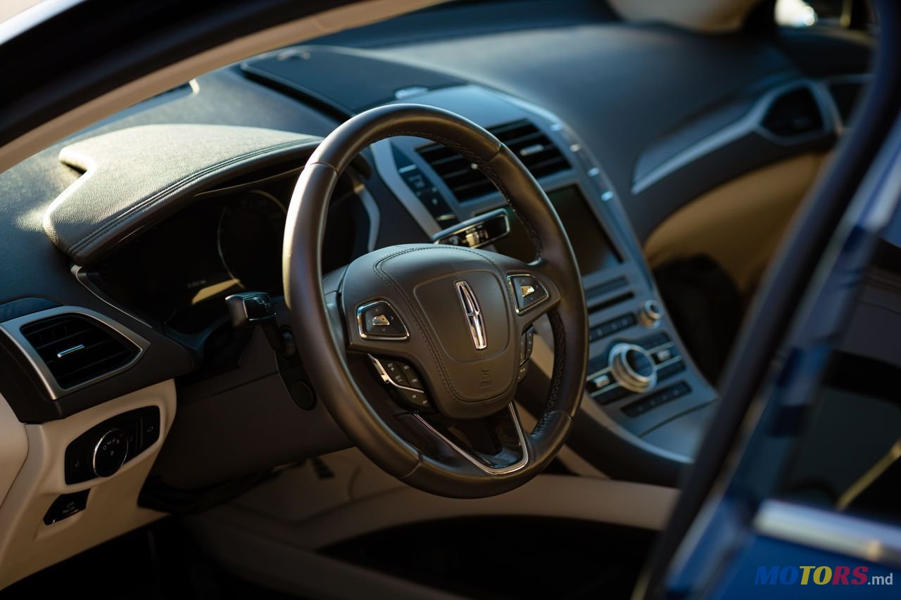 2017' Lincoln MKZ photo #4
