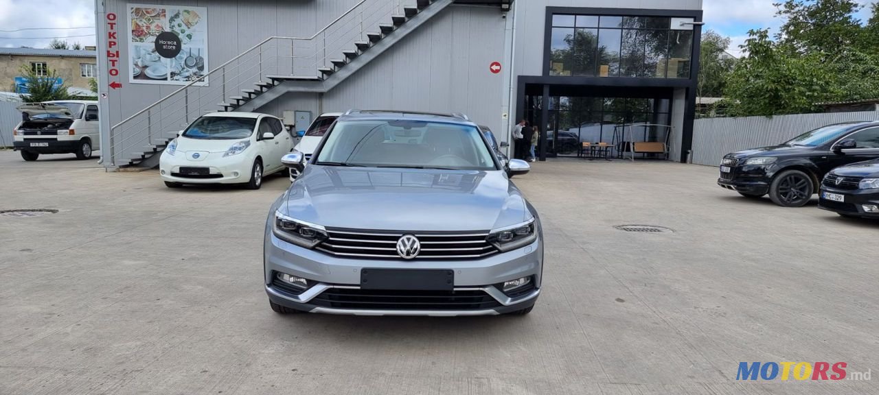 2018' Volkswagen Passat photo #2