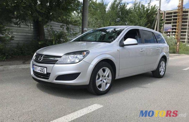 2010' Opel Astra photo #1