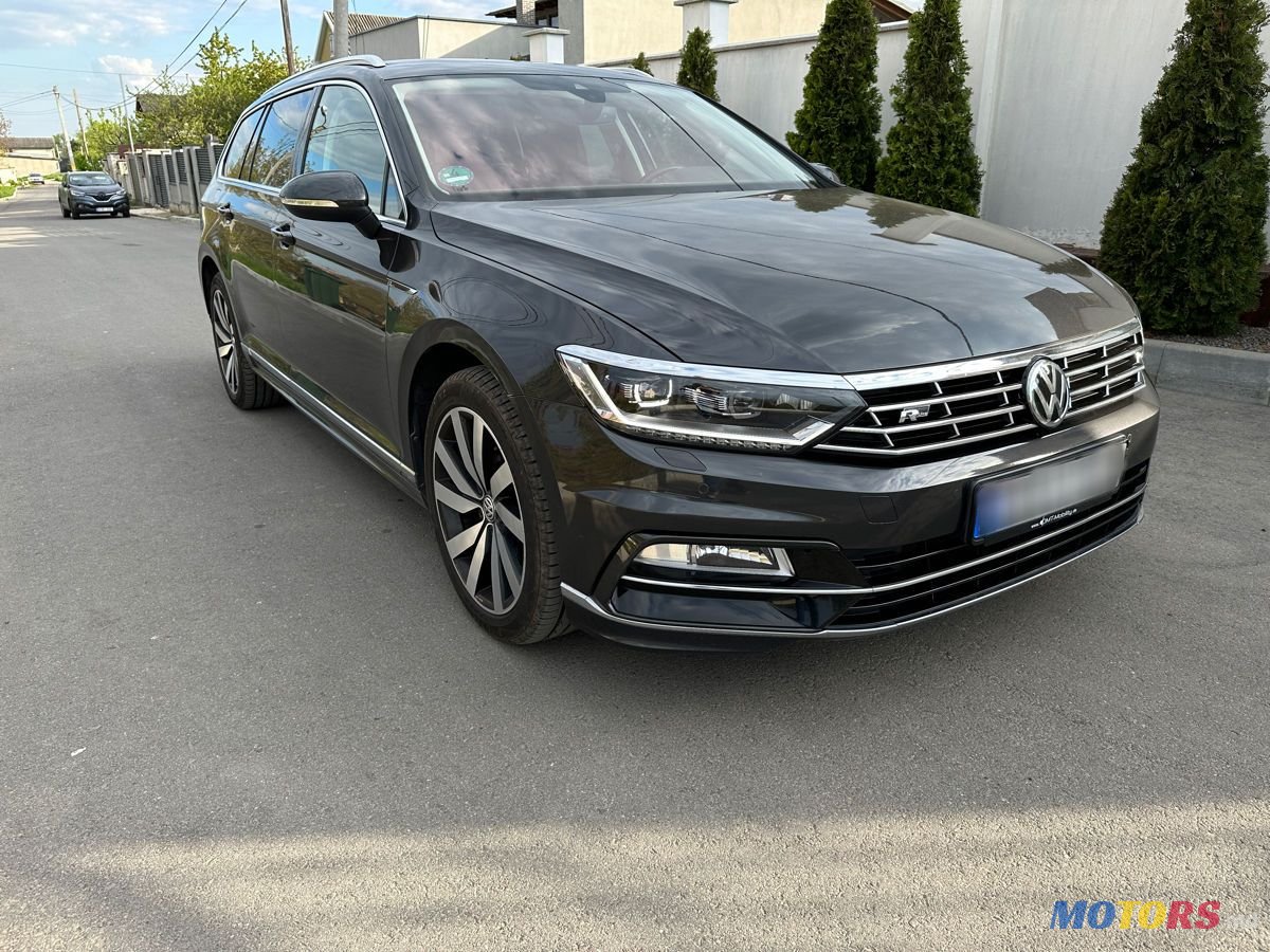 2019' Volkswagen Passat photo #1