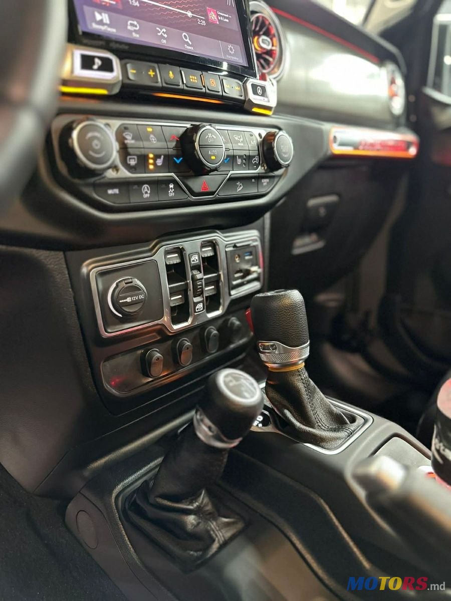 2020' Jeep Wrangler photo #5