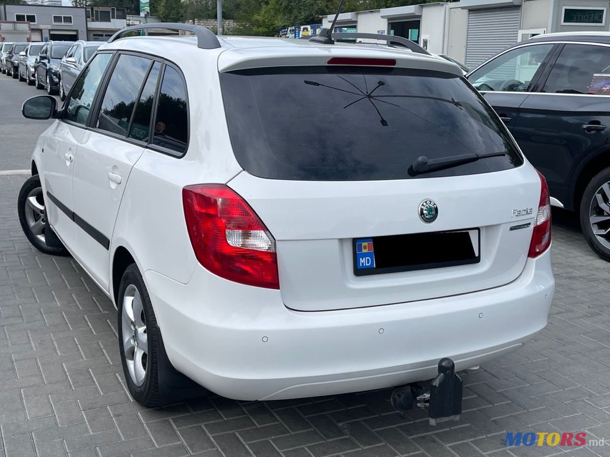 2012' Skoda Fabia photo #2