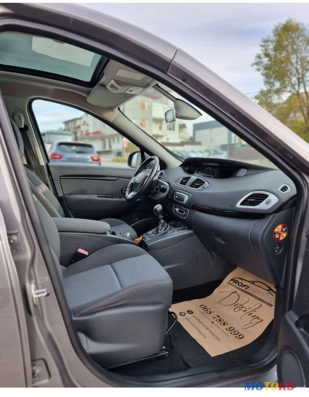 2013' Renault Scenic photo #6