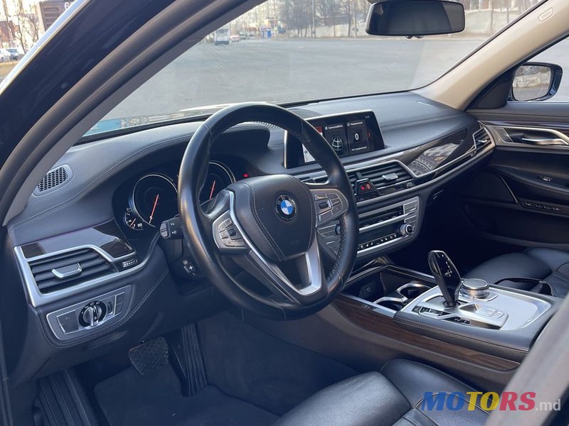 2018' BMW 7 Series photo #6
