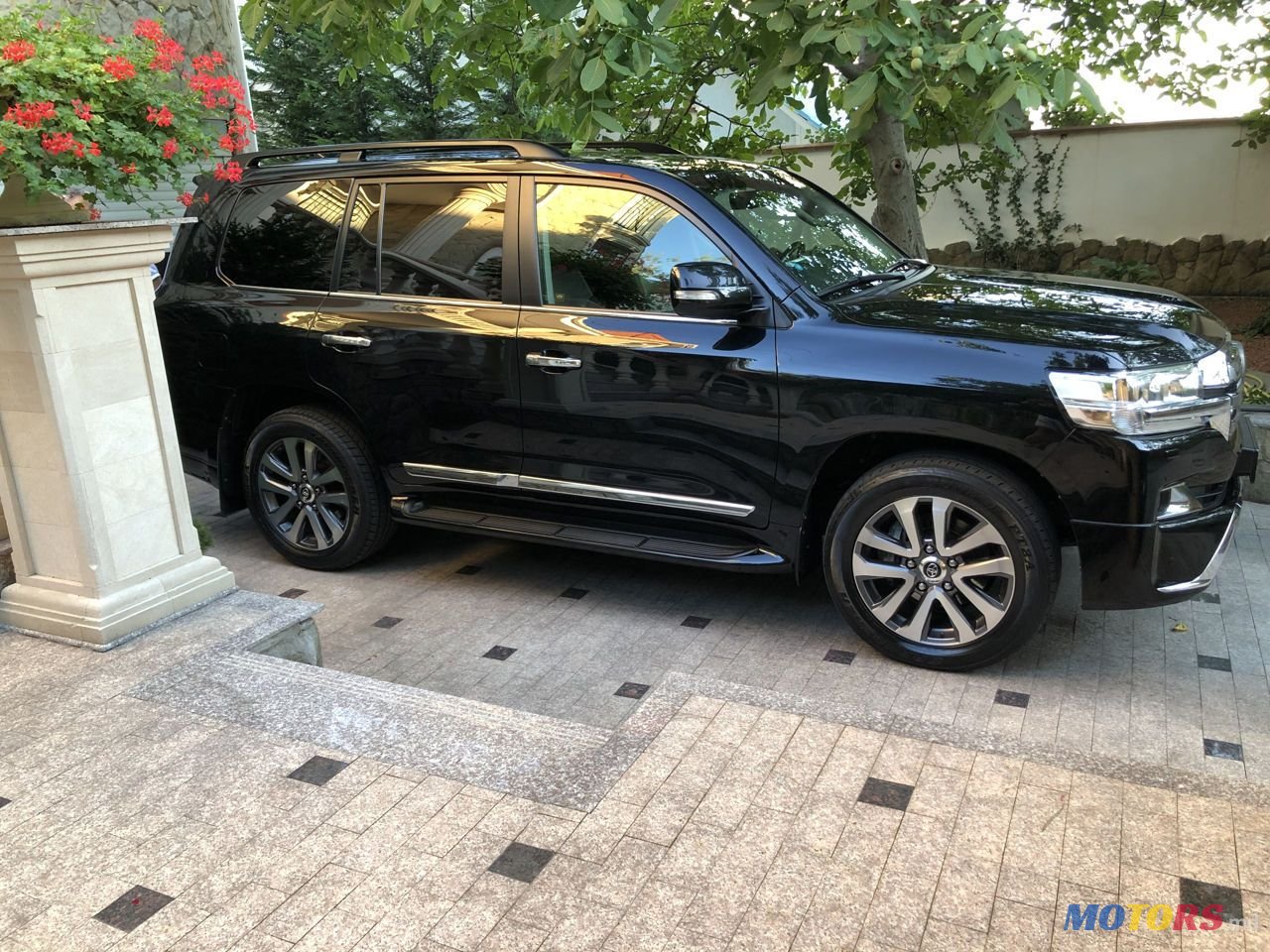 2016' Toyota Land Cruiser photo #3