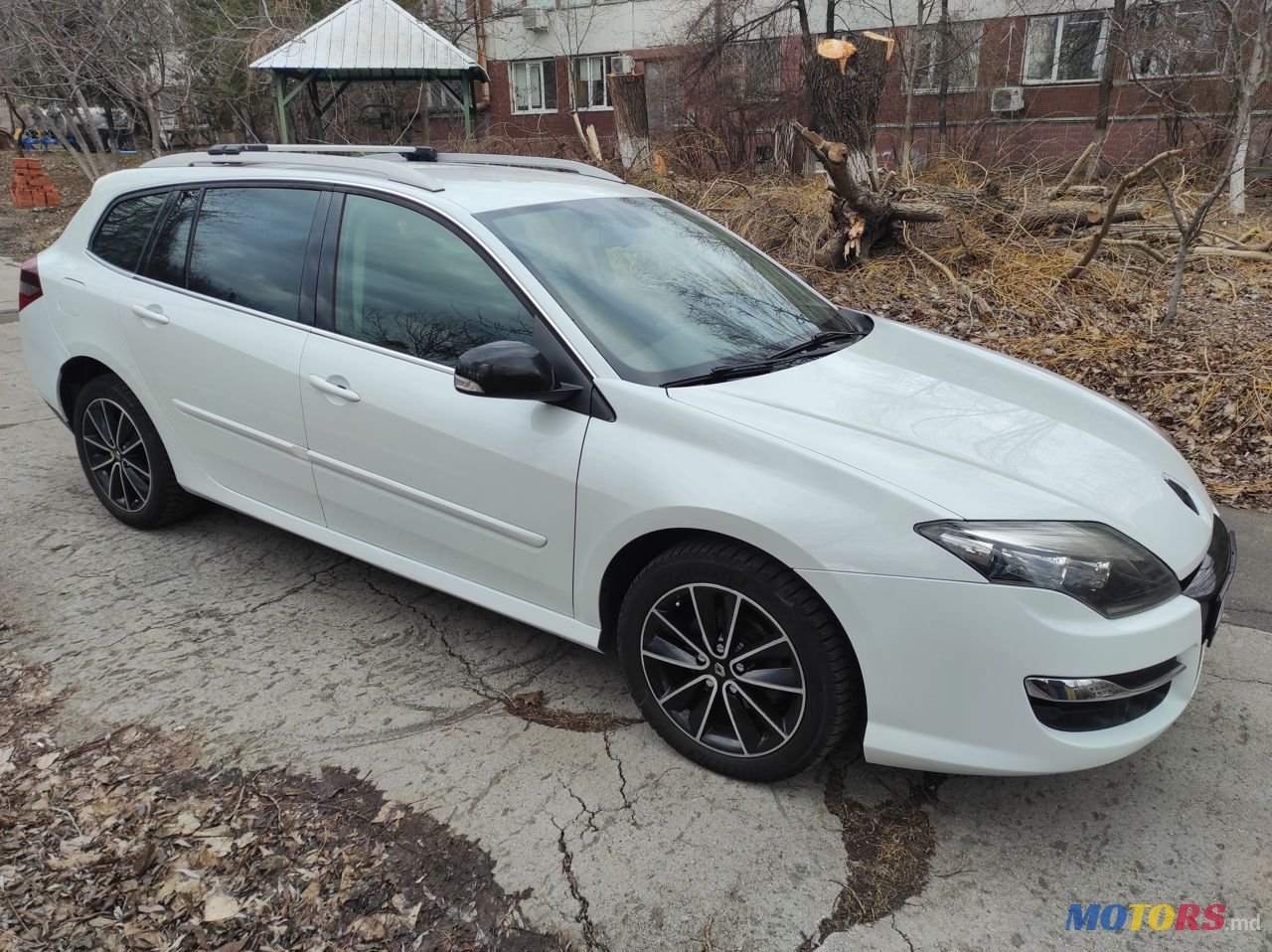 2013' Renault Laguna photo #1