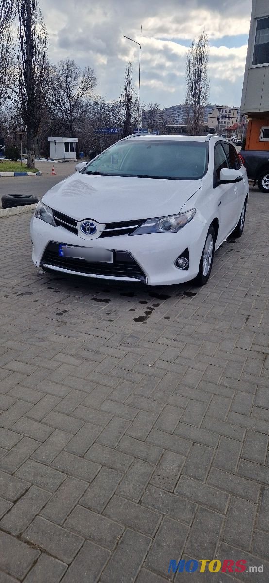 2013' Toyota Auris photo #2