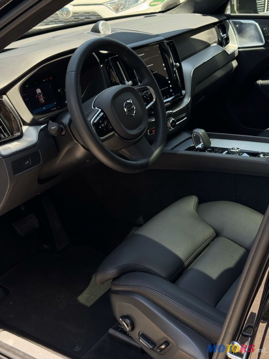 2022' Volvo XC60 photo #3