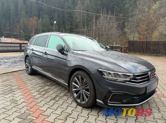 2021' Volkswagen Passat photo #2