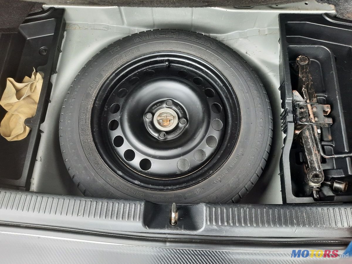 2005' Toyota Corolla photo #2