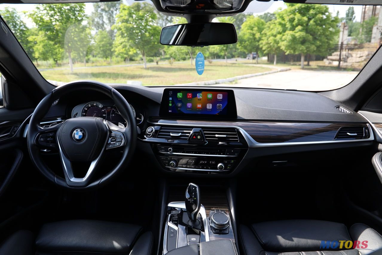 2017' BMW 5 Series photo #6