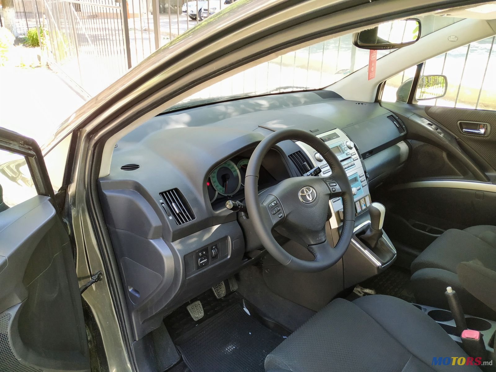 2005' Toyota Corolla Verso photo #1